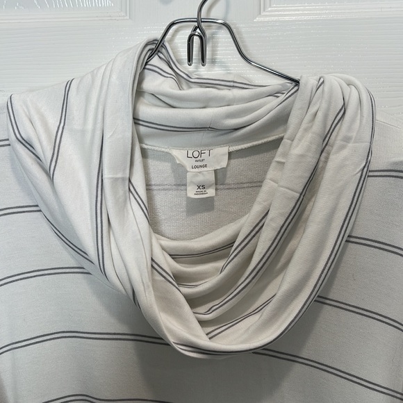 LOFT OUTLET LOUNGE XS Short Sleeve White and Gray striped Shirt. - Picture 3 of 16